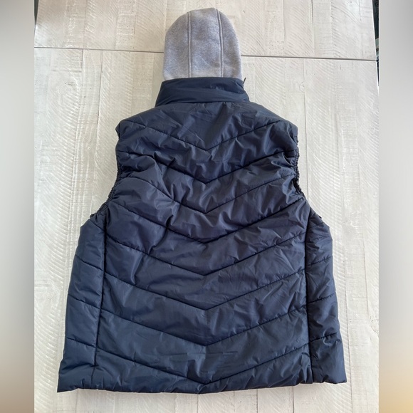Men’s Bleeker & Broad Channel Quilt Navy puffer vest with grey hood in size XXL - Picture 2 of 10